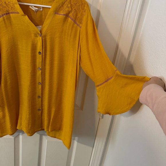 Retrology Amber Gold Blouse- Size M - Picture 2 of 4